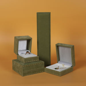 Boîte d'emballage <span class=keywords><strong>de</strong></span> bijoux en fibre <span class=keywords><strong>de</strong></span> luxe SIFO en gros, boîte cadeau personnalisée avec logo, bracelet, collier, bague, boîte à bijoux en velours vert - Product Image 4