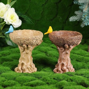 Comedero y Baño para Pájaros de Resina Personalizado al por Mayor Directo de Fábrica - Gnomos Elegantes Hechos a Mano con Nido de Pájaro Azul, Estilo Raíz de Árbol de Madera - Product Image 2