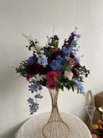 Nouvelle Composition Florale Personnalisable pour Centre de Table, 60 cm, Bleu Foncé, Violet Baies, Violet Vin Profond, Rose Vif, Fleurs Suspendues Colorées