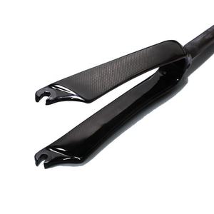 Pneus Cadres de disque à montage plat Fourche de vélo de course <span class=keywords><strong>BMX</strong></span> ultralégère Fourche en matériau <span class=keywords><strong>carbone</strong></span> Frein de fourche en fibre de <span class=keywords><strong>carbone</strong></span> 20er Max 1.95 OEM 2 ans - Product Image 4