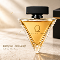 Flacon de parfum en verre triangulaire personnalisé de 50 ml avec couvercle noir pour l'emballage de parfums