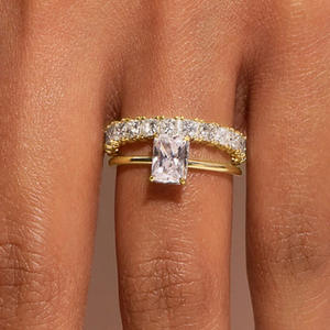 Anillo de Compromiso de Oro Sólido de 18K con Diamante de Corte Esmeralda para Mujer, Modelo T0223, con Engaste de Garra Geométrico, Conjunto de Joyería Fina - Product Image 1