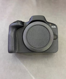 La caméra hybride d'entrée de gamme la plus performante, la R50, vous permet d'accéder au système d'objectifs RF au coût le plus bas ! - Product Image 1