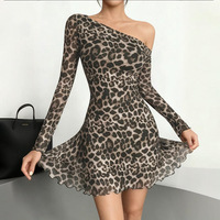 Robe moulante à imprimé léopard personnalisée pour femmes, robe sexy à épaule inclinée, sac de taille, hanche, manches longues, mini-robe