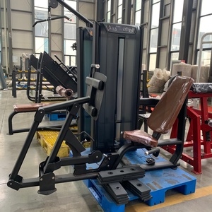 Gli <span class=keywords><strong>Istruttori</strong></span> di Palestra Offrono un Allenamento Professionale per i Muscoli delle Gambe Utilizzando Leg Press a Perno. - Product Image 2