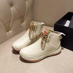 L'usine vend un nouveau lot de bottes de pluie courtes pour femmes, confortables, imperméables et de style occidental, très tendance. - Product Image 2