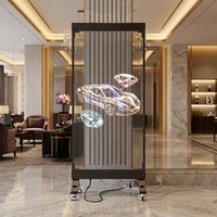 Écran publicitaire LED transparent FutureX 80 % pour hall d'hôtel – Affichage 3D flottant pour promotion de marque de luxe – Panneau ultra-fin