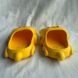 Pantofole con stampa animalier per bambini, a forma di cane giallo, in materiale PVC antiscivolo, per tutte le stagioni, taglia 18-29 - Product Image 5