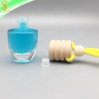 Belle bouteille de diffuseur de parfum de voiture en verre clair de 10ml pendentif suspendu rond avec capuchon en bois pompe à corde pulvérisateur Type d'étanchéité