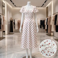 Tissu satiné soyeux extensible imprimé à pois rouges respirant sur mesure pour robes de mariée, vêtements de sport et de nuit pour femmes printemps-été