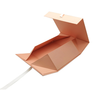 Boîte cadeau rigide en carton personnalisée de luxe avec feuille d'or magnétique, pelliculage mat et fermeture à ruban