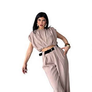 Ensemble pantalon deux pièces personnalisable pour femme, col halter, sans manches, longueur genou, en polyester, fabriqué en Turquie - Product Image 1