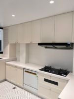 Buffet d'angle moderne avec tiroirs et portes de rangement, finition MDF blanc pour salle à manger