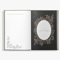 Journal personnalisé pour femme en cuir pleine fleur de vache vert sauge, reliure cousue, dorure à chaud fleurie, cadeau pour la mère