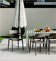 Chaise de salle à manger ergonomique en plastique PP durable, empilable et imperméable, idéale pour les événements extérieurs et les lieux de réception – Meilleures ventes