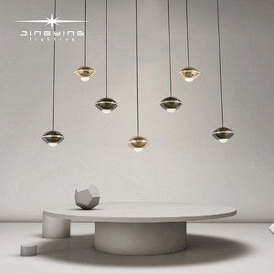 Lámpara Colgante Decorativa Elegante y Versátil en Negro y Dorado, Iluminación Ambiental Artística para Cafetería y Bistro - Product Image 4
