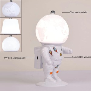 Lámpara de Mesa de Astronauta Adorable con Interruptor Táctil, Lámpara de Lectura de Astronauta de Dibujos Animados, Control Remoto, Recargable, para Dormitorio, Sala de Estar - Product Image 4