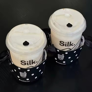 Bicchieri in Plastica PP a Parete Singola con Coperchi, Personalizzabili con Logo, Senza BPA, da 12oz, 16oz, 22oz, per Caffè, Soda, Tè Boba, Trasparenti o Satinati, a Forma di U, per Stadi - Product Image 5