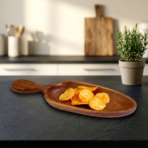 Planche à découper de luxe moderne en bois de noyer, planche de service longue avec poignée, planche à charcuterie, polyvalence culinaire, réversible - Product Image 1