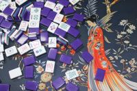 Luxuriöses 160-Steiniges Amerikanisches Mahjong-Set mit Blauer Weiden-Chinoiserie-Matte, 4-Schichtigen Gravierten Acrylsteinen, Tragbar für Camping und Poker