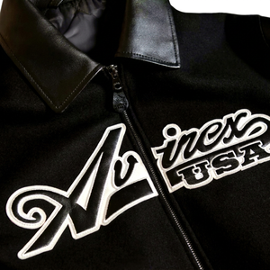 Veste varsity pour homme Avirex, en cuir noir, col montant, logo brodé, fermeture éclair sur le devant, style décontracté d'hiver, coupe-vent, respirante - Product Image 2