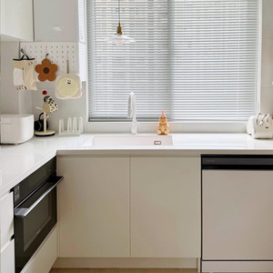 Trực tiếp nhà máy Trung Quốc màu trắng tinh khiết nhân tạo thạch anh đá slab phong cách thiết kế hiện đại cho <span class=keywords><strong>Countertop</strong></span> tường bảng Top trong nhà - Product Image 5