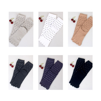 Vente en gros Robe à pois Chaussettes décontractées en coton à cinq doigts pour hommes, à 5 orteils