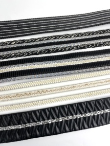 Pantuflas de Moda con <span class=keywords><strong>Tiras</strong></span> Anchas, Accesorios Decorativos en la Parte Superior y Adornos de Perlas y Diamantes de Imitación - Product Image 1