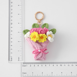 Llavero de Campo Primaveral con Ramo de Flores Tejido a Crochet de Cuatro Hilos, Hecho a Mano, Novedad para el Día de Año Nuevo 2026, Ideal como Regalo para Mayores - Product Image 4