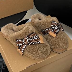 Pantuflas de Diseñador Unisex de Alta Calidad y Lujo, Tipo Uggs, Térmicas, Ligeras, Cómodas, Antideslizantes y Transpirables para el Hogar, Invierno y Otoño - Product Image 1