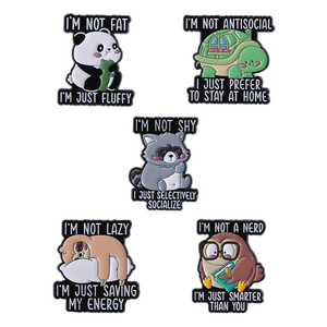 Broches en émail mignonnes de panda, paresseux, hibou, raton laveur, style dessin animé, avec le message 'Je ne suis pas timide, je socialise simplement sélectivement', accessoire de bijouterie animale - Product Image 1