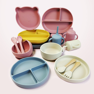 Ensemble de vaisselle pour bébé en silicone imperméable, fourchette, cuillère et bavoir personnalisés sans BPA, tapis de table, vente en gros - Product Image 6