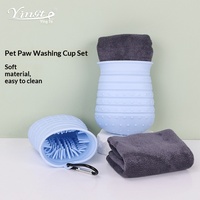 Nettoyeur de pattes de chien 2 en 1 avec serviette, gobelet portable pour le lavage des pattes d'animaux, brosse douce pour enlever la boue, dispositif de nettoyage des pattes de chat et de chien pour les voyages