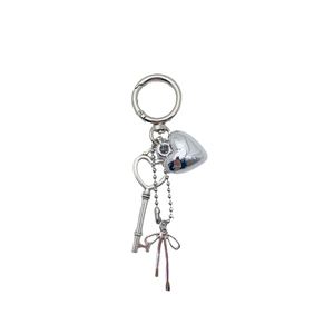 Porte-clés vintage en alliage de zinc argenté, design cœur, accessoire de sac à main pour femmes - Product Image 1