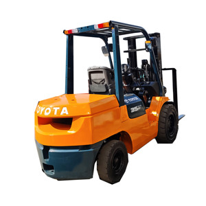 Chariots élévateurs d'occasion Toyota 3.5T Diesel Électrique à levage rapide, originaux et abordables, pour machines tout-terrain et chariots élévateurs internes - Livraison rapide - Product Image 1