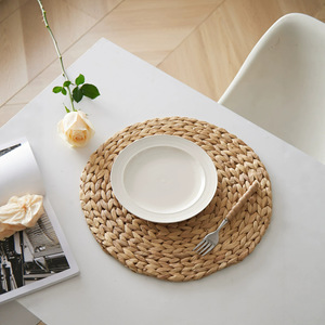 Set de table rond en jacinthe d'eau tressée 38 cm, naturel, écologique, décoration intérieure, dessous de plat - Product Image 1