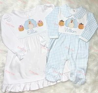 Ensemble de Pâques pour bébé garçon : Barboteuse à manches longues à col Peter Pan et motif bulles à carreaux bleus, avec chapeau assorti, et Robe pour bébé fille assortie 2027
