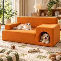Canapé pour chat compressible en faux daim orange brûlé, avec dossier arqué, coutures passepoilées, siège partagé, idéal pour les siestes relaxantes du propriétaire et de l'animal de compagnie