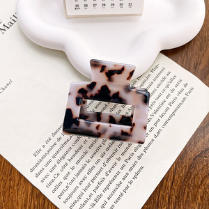 Pinza de Pelo Cuadrada de Acrílico Lumiara de 5 cm, Pinza de Pelo Tipo Tiburón para Mujer, Accesorios de Pelo Geométricos al por Mayor - Product Image 6