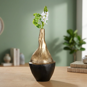 Jarrón Decorativo Contemporáneo de Metal Negro y Dorado para Mesa, Hecho a Mano, con Textura Geométrica y Diseño Decorativo - Product Image 5