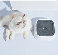 Échantillons gratuits bol flottant peut être monté sur voiture distributeur d'eau suspendu anti-renversement eau chat fontaine à eau