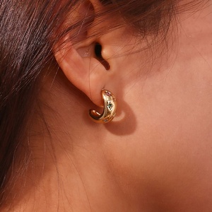 Pendientes de Botón de Circonita con Incrustaciones de Estrellas y Luna en Oro de 18K Retro, Chapados en Acero Inoxidable de Moda para Aniversario y Fiesta - Product Image 4
