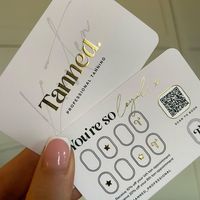 Cartes de visite professionnelles de haute qualité avec dorure UV et gaufrage