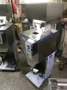 Machine de remplissage semi-automatique pour pesage de sachets de poudre simple machine de remplissage de poudre à tête unique semi-automatique pour granulés alimentaires et épices
