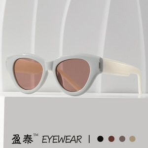 แว่นตา แว่นกันแดดทรงแคทอาย UV400 กรอบพีซี ผู้หญิง น้ำหนักเบา แฟชั่น - Product Image 1