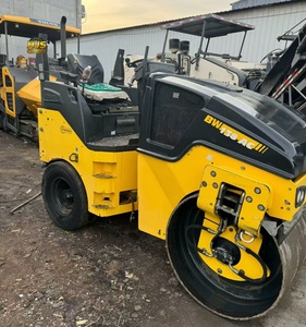 Rouleau compacteur combiné Bomag BW138AC d'<span class=keywords><strong>occasion</strong></span> de 5 tonnes / Rouleau compacteur vibrant à double tambour d'<span class=keywords><strong>occasion</strong></span> pour la pose d'asphalte - Product Image 3