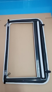 Pare-soleil rétractable manuel pour toit panoramique Tesla Model 3/Y, protection UV et thermique, fixation par clip, style OEM, sans perçage, direct usine - Product Image 2