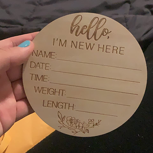 Targa con <span class=keywords><strong>Nome</strong></span> Inciso per Bambini 'Hello World My Name Is' |   Regalo di Nascita in Legno |   Disco per Foto Social Media - Product Image 5