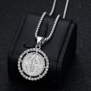 Accessoires en acier inoxydable hypoallergéniques Hip Hop brillant Zircon or argent prêtre collier pendentif exorciste de <span class=keywords><strong>Saint</strong></span> Benoît - Product Image 3