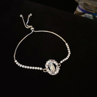 Bracelet coulissant en fer avec fleur en zircon de style coréen, luxe léger, sophistiqué, doux, frais, élégant et polyvalent, vente en gros